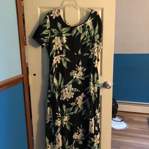 Beautiful Hawaiian floral dress